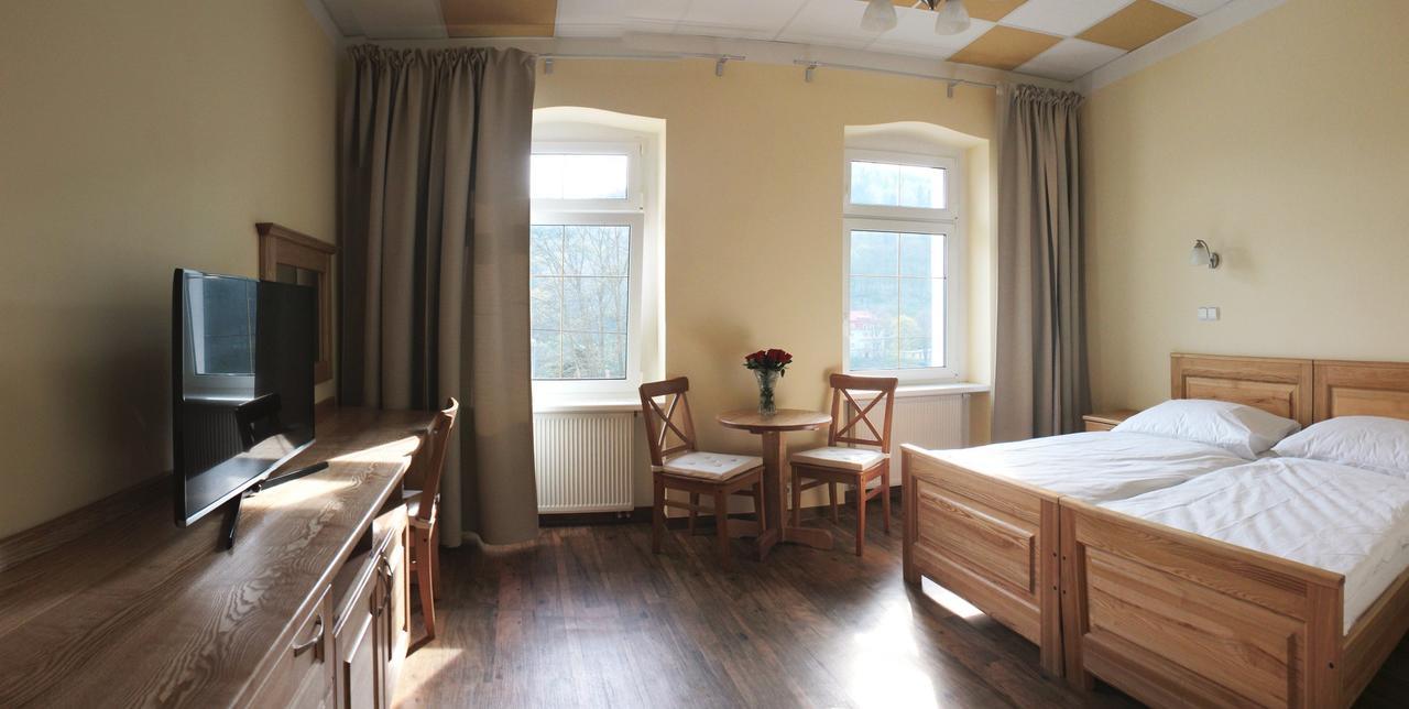 Hotel Orix Яхимів Екстер'єр фото