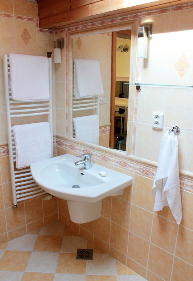 Hotel Orix Яхимів Екстер'єр фото