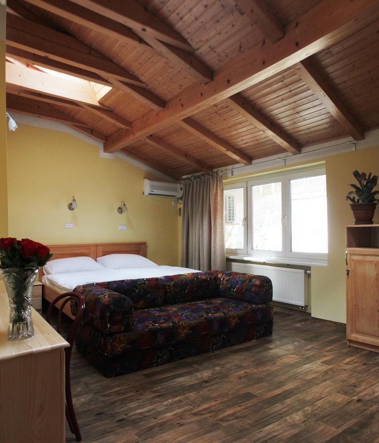 Hotel Orix Яхимів Екстер'єр фото