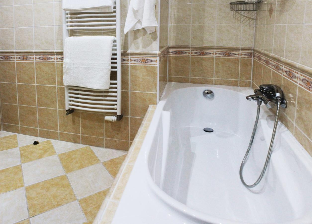 Hotel Orix Яхимів Екстер'єр фото