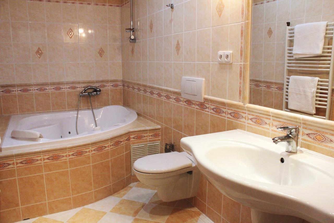 Hotel Orix Яхимів Екстер'єр фото